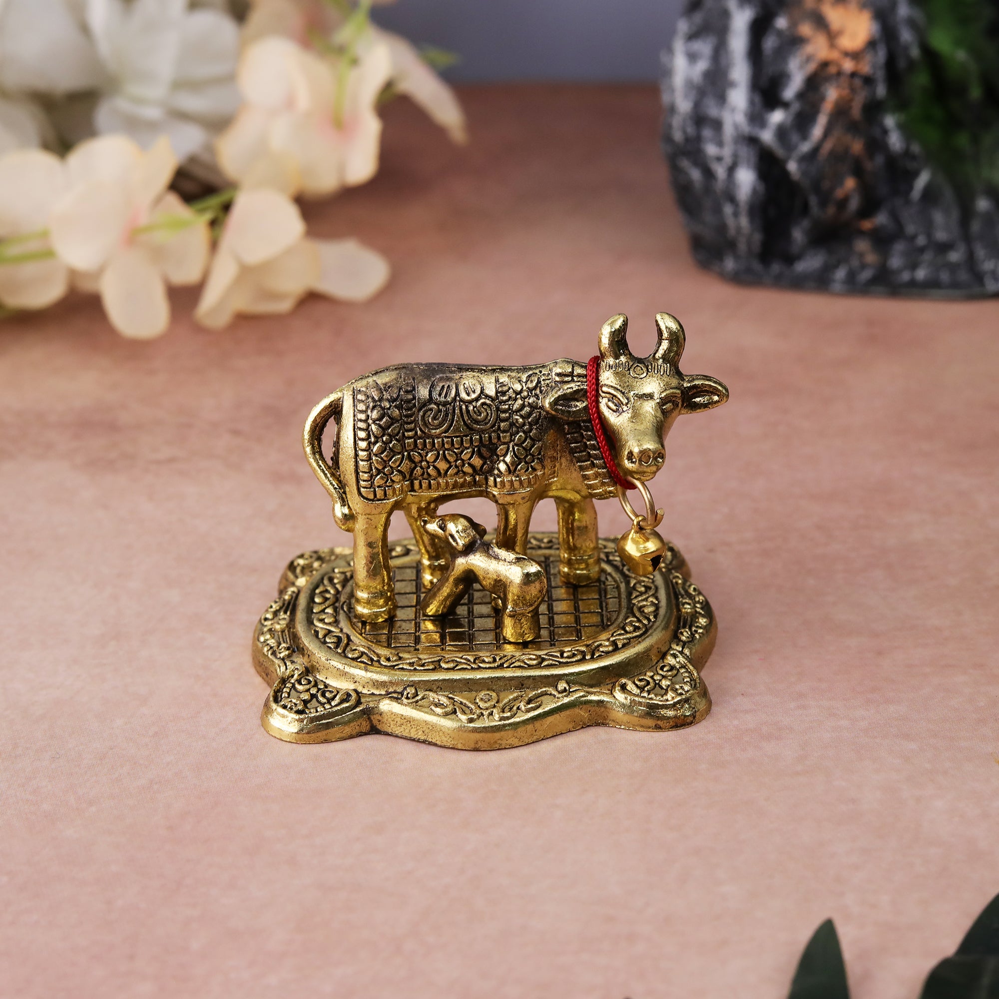 Hariaura Golden Kamdhenu Cow with Calf Idol for Home Temple | Sacred Vastu Cow Statue | Prosperity, Wealth & Positive Energy | Spiritual Pooja Decor & Auspicious Gift